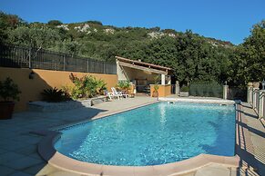 Villa in Ledenon With Private Pool