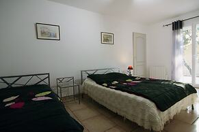 Villa in Ledenon With Private Pool