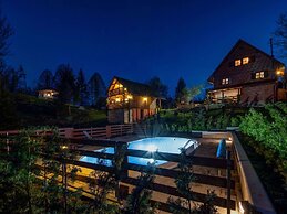 Adorable Home With Pool & Hot Tub Surrounded by Beautiful Nature