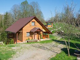 Adorable Home With Pool & Hot Tub Surrounded by Beautiful Nature