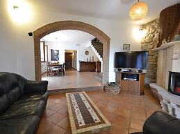 Charming Villa in Suvereto with Hot Tub