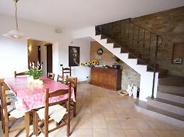 Charming Villa in Suvereto with Hot Tub
