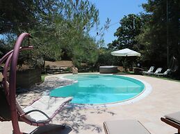 Charming Villa in Suvereto with Hot Tub