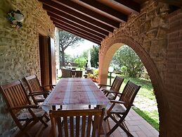 Charming Villa in Suvereto with Hot Tub