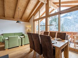 Quaint Chalet in Wald im Pinzgau with Garden near Ski Slopes