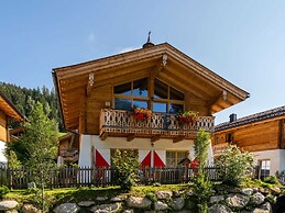 Quaint Chalet in Wald im Pinzgau with Garden near Ski Slopes