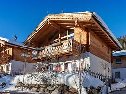 Quaint Chalet in Wald im Pinzgau with Garden near Ski Slopes