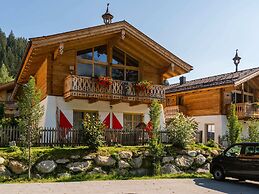 Quaint Chalet in Wald im Pinzgau with Garden near Ski Slopes