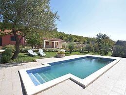 Villa With Private Pool in Trilj, Dalmatia