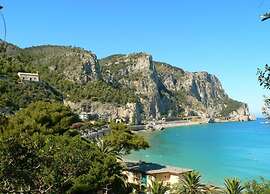 Apartment near Sea