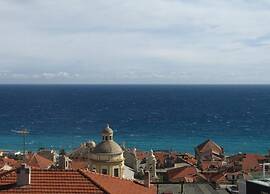 Apartment near Sea