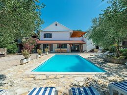 Holiday Home With Private Pool and spa