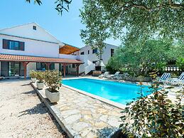Holiday Home With Private Pool and spa