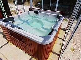 Cozy Farmhouse in Apecchio with Hot Tub