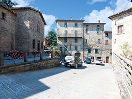 Cozy Farmhouse in Apecchio with Hot Tub