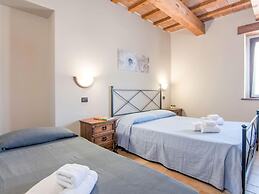 Cozy Farmhouse in Apecchio with Hot Tub