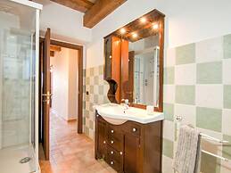 Cozy Farmhouse in Apecchio with Hot Tub