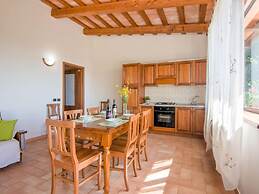 Cozy Farmhouse in Apecchio with Hot Tub