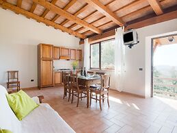 Cozy Farmhouse in Apecchio with Hot Tub