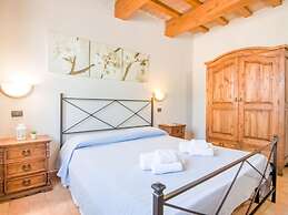 Cozy Farmhouse in Apecchio with Hot Tub