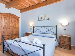 Cozy Farmhouse in Apecchio with Hot Tub