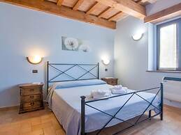 Cozy Farmhouse in Apecchio with Hot Tub