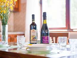 Cozy Farmhouse in Apecchio with Hot Tub