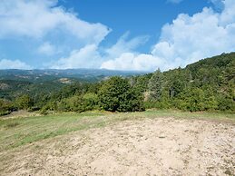 Cozy Farmhouse in Apecchio with Hot Tub