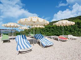 Cozy Farmhouse in Apecchio with Hot Tub