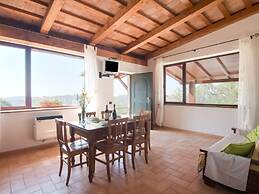 Cozy Farmhouse in Apecchio with Hot Tub