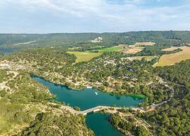 Verdon Views: Pool & Terrace