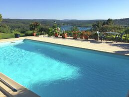 Verdon Views: Pool & Terrace