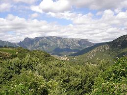 Tranquil Vineyard Villa, Berlou