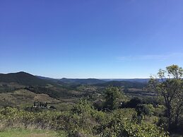 Tranquil Vineyard Villa, Berlou