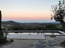 Tranquil Vineyard Villa, Berlou