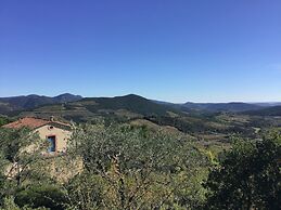 Tranquil Vineyard Villa, Berlou