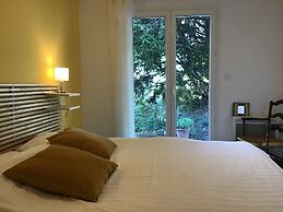 Tranquil Vineyard Villa, Berlou