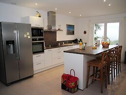 Tranquil Vineyard Villa, Berlou