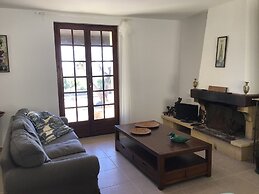 Tranquil Vineyard Villa, Berlou