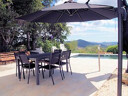 Tranquil Vineyard Villa, Berlou