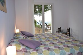 Tranquil Vineyard Villa, Berlou