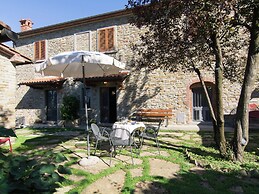 Spacious Farmhouse With Pool