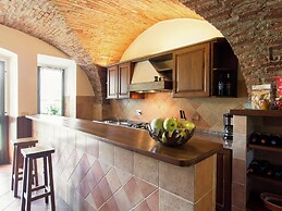 Spacious Farmhouse With Pool