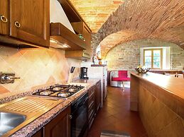 Spacious Farmhouse With Pool