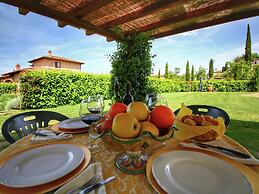 Tuscan Style Apartment with View of the Hills