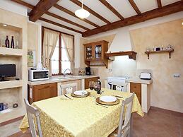 Tuscan Style Apartment with View of the Hills