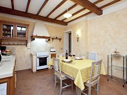 Tuscan Style Apartment with View of the Hills