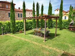 Tuscan Style Apartment with View of the Hills