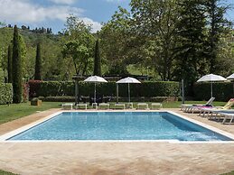Tuscan Style Apartment with View of the Hills