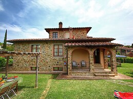 Tuscan Style Apartment with View of the Hills